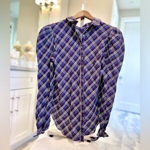 Veronica Beard blouse with volume on the shoulders